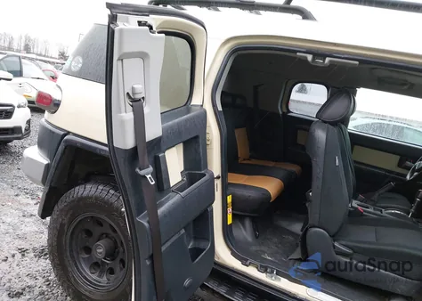 2008 Toyota Fj Cruiser z USA, uszkodzony, nr VIN JTEBU11F08K022677